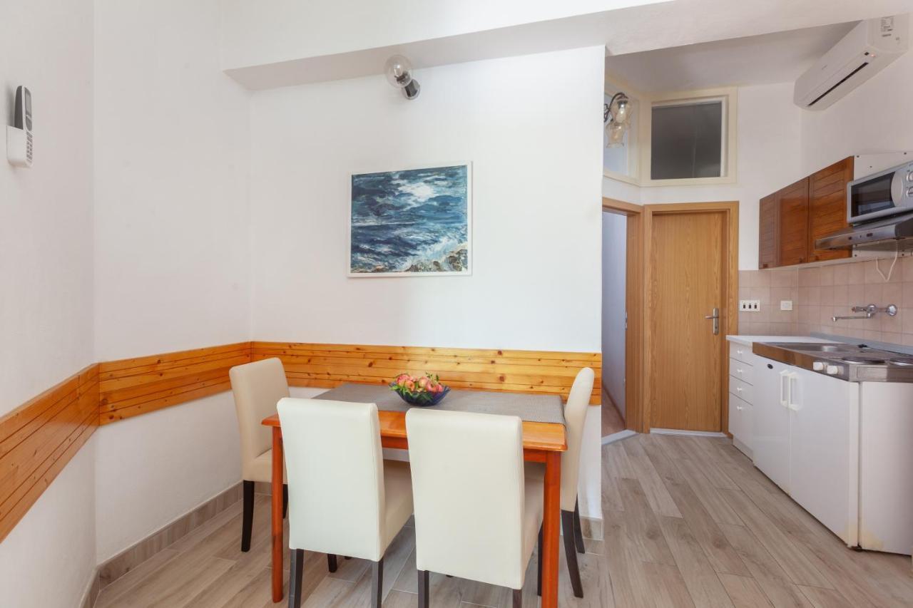 Apartments By The Sea Igrane, Makarska - 310 Exterior photo